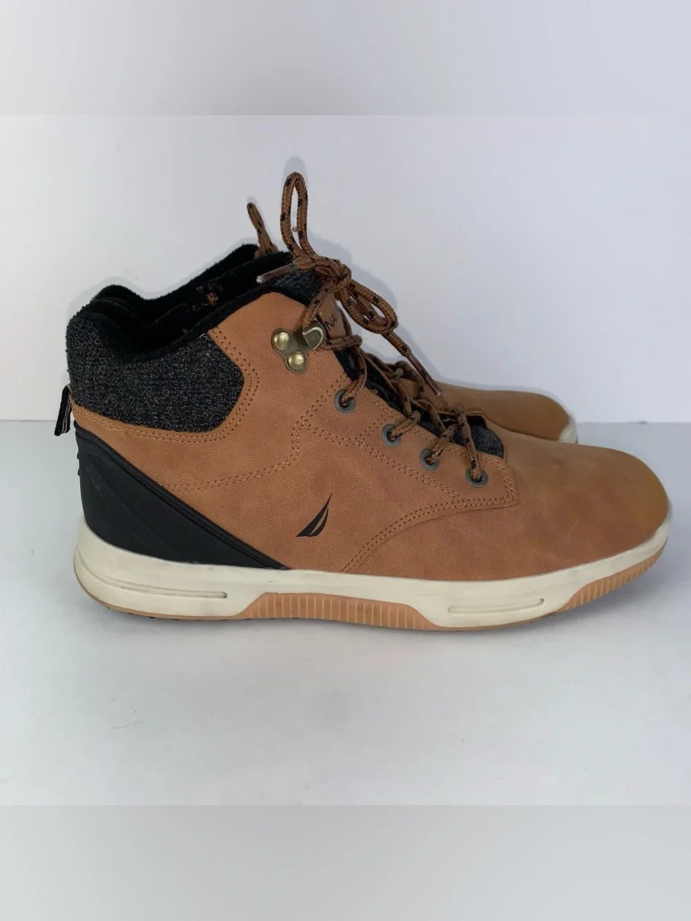 Nautica Kids Work Chukka Boot Youth size 5 big boys